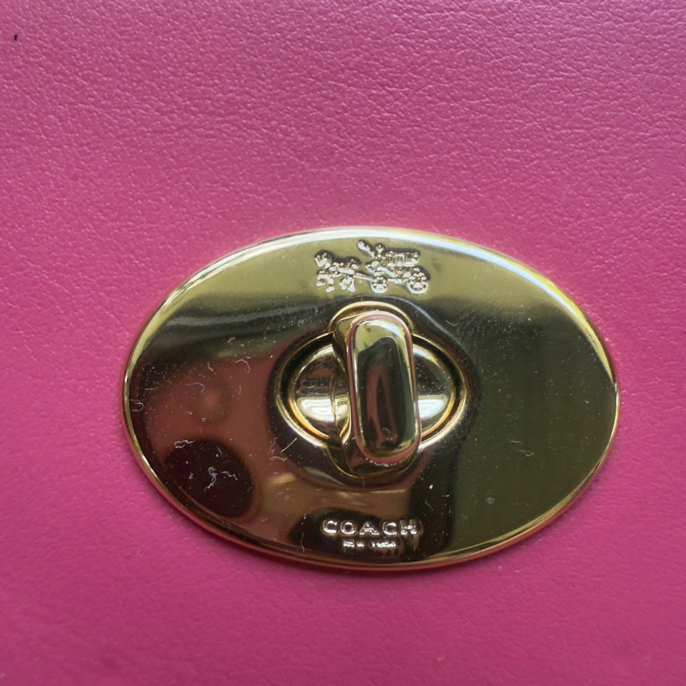 Coach Pink Leather Turnlock Chain Wallet Crossbody Bag Gold Hardware - Picture 9 of 9